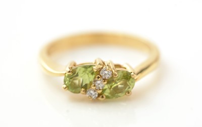 Lot 144 - A peridot and diamond ring
