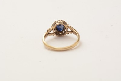 Lot 165 - A sapphire and diamond cluster ring