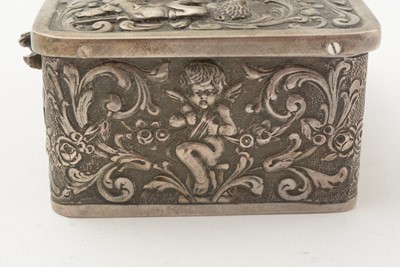 Lot 466 - An early 20th Century German silver singing bird box