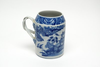 Lot 831 - Pair of Chinese export mugs