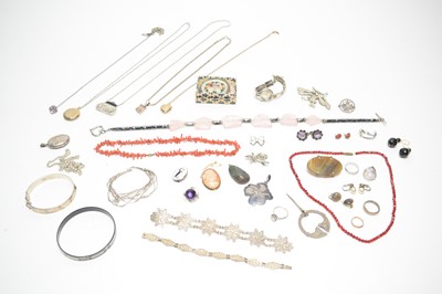 Lot 157 - A selection of silver and other jewellery