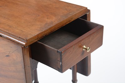 Lot 1460 - A George III mahogany spider leg table