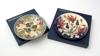 Lot 109 - Moorcroft 2001 year plate, and another boxed.