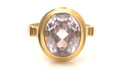 Lot 730 - A pale pink sapphire ring