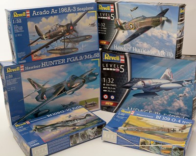 Lot 198 - Six Revell model constructor kits