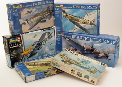 Lot 199 - Seven Revell model constructor kits