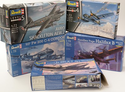 Lot 203 - Six Revell model constructor kits