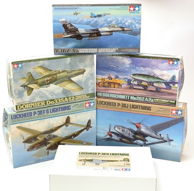 Lot 217 - Sixteen Tamiya model constructor kits