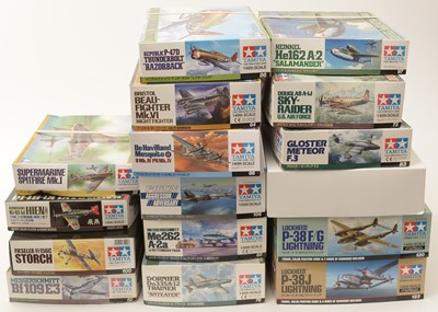 Lot 217 - Sixteen Tamiya model constructor kits