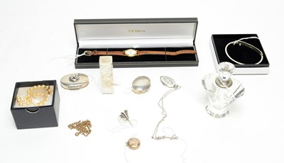Lot 84 - A selection of silver items, a locket and other items