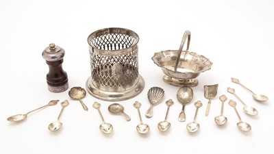 Lot 158 - Eighteen small silver items