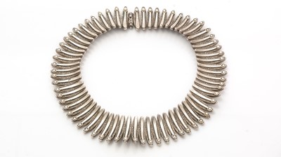 Lot 652 - A silver and seed-pearl collar necklace