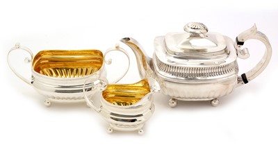 Lot 152 - A George III silver matched three-piece tea set