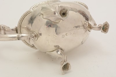 Lot 19 - A pair of George III silver sauce boats