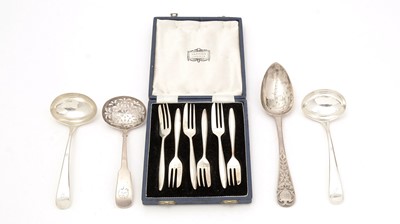 Lot 312 - A selection of silver items