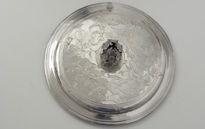 Lot 202 - A late Charles II silver chinoiserie porringer and cover