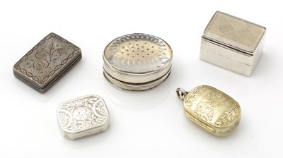 Lot 472 - A George III small silver vinaigrette; and other items