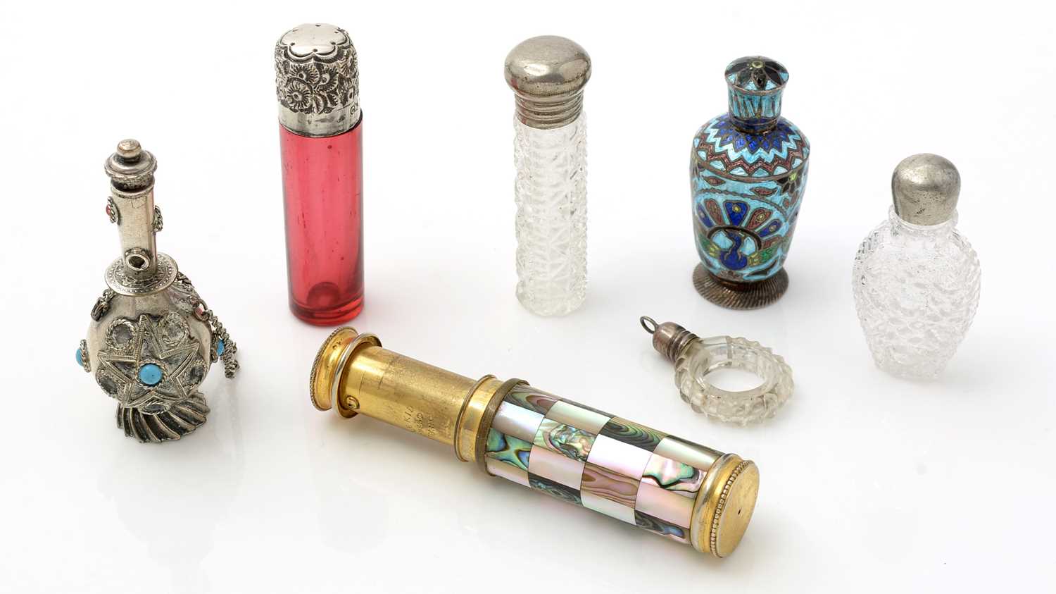 Lot 500 - A 20th Century gilt-metal, mother-of-pearl and abalone shell-set scent atomiser
