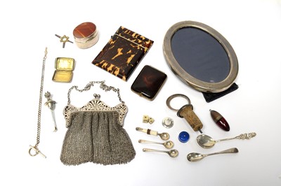 Lot 97 - A selection of silver and other items