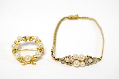 Lot 122 - A yellow gold, cultured pearl and diamond wreath brooch and bracelet