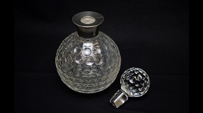 Lot 957 - Golf ball decanter and stopper