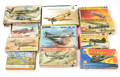 Lot 269 - A collection of model constructor kits