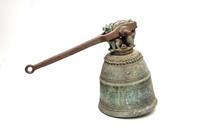 Lot 1297 - A Chinese bronze temple bell