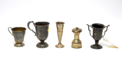 Lot 146 - A selection of silver items