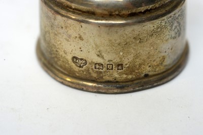 Lot 146 - A selection of silver items