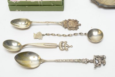 Lot 147 - A selection of silver items