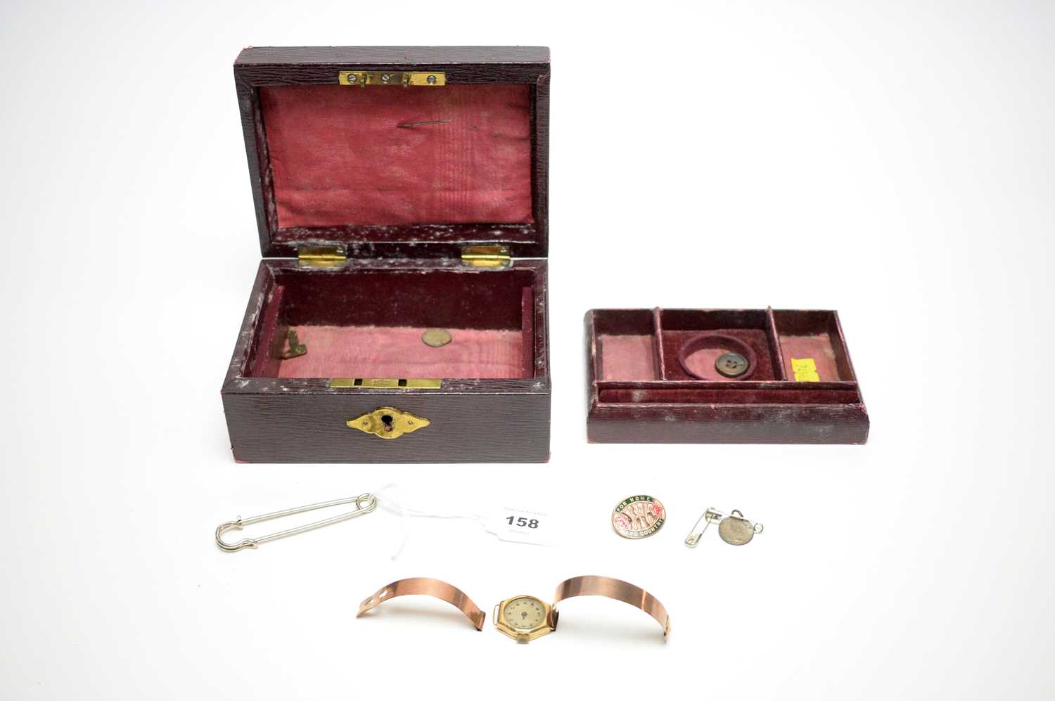 Lot 158 - A leather jewellery box and contents