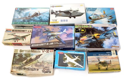 Lot 260 - Twenty five model constructor kits