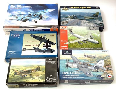 Lot 261 - Twenty five model constructor kits