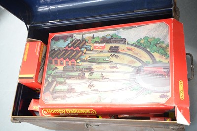 Lot 332 - A collection of Hornby Railways model railway items