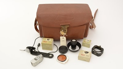 Lot 811 - Leica Photographic Accessories