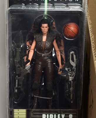 Lot 382 - A collection of Neca Alien figures.