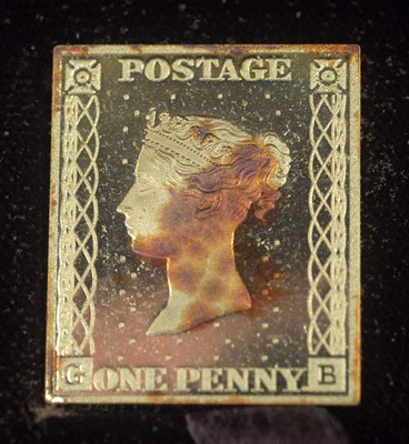 Lot 958 - Hallmarks Replica Limited The Penny Black and The £1 Machin stamp replicas