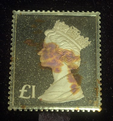 Lot 959 - Hallmarks Replica Limited The Penny Black and The £1 Machin stamp replicas