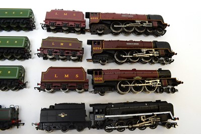 Lot 6 - Hornby 00-gauge locomotives and their tenders.