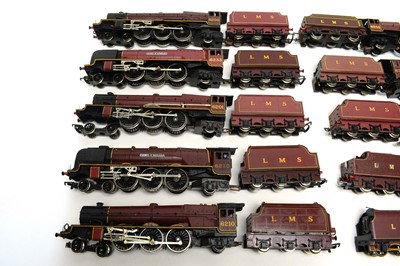 Lot 7 - Hornby 00-gauge locomotives and their tenders