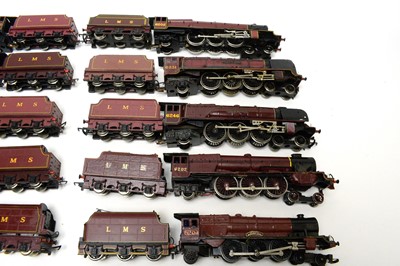 Lot 7 - Hornby 00-gauge locomotives and their tenders