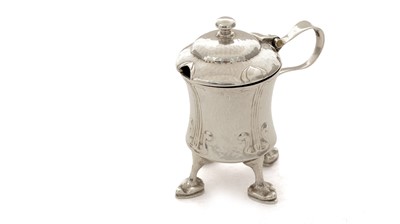 Lot 70 - A small Edwardian art nouveau silver mustard pot
