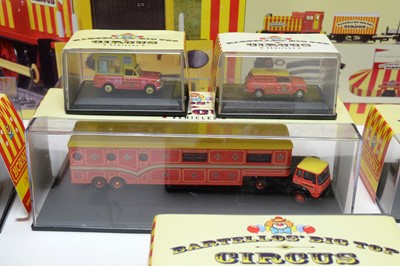 Lot 16 - Hornby 'Bartellos' Big Top Circus' train set and other vehicles.