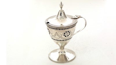 Lot 73 - A George III silver mustard pot