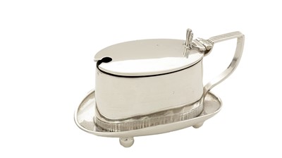 Lot 75 - A George V small silver mustard pot