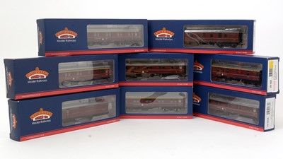 Lot 118 - Eight Bachmann 00-gauge cars