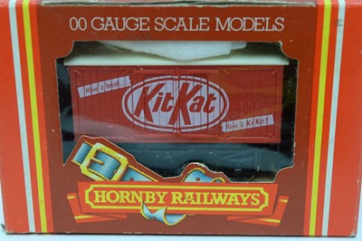 Lot 38 - Hornby 00-gauge rolling stock 'Closed Vans'