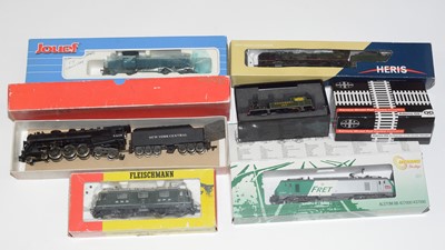 Lot 77 - Six assorted 00-gauge locomotives