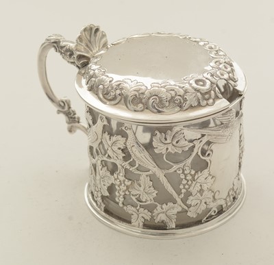 Lot 101 - A Victorian silver mustard pot