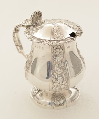 Lot 103 - A George IV silver mustard pot